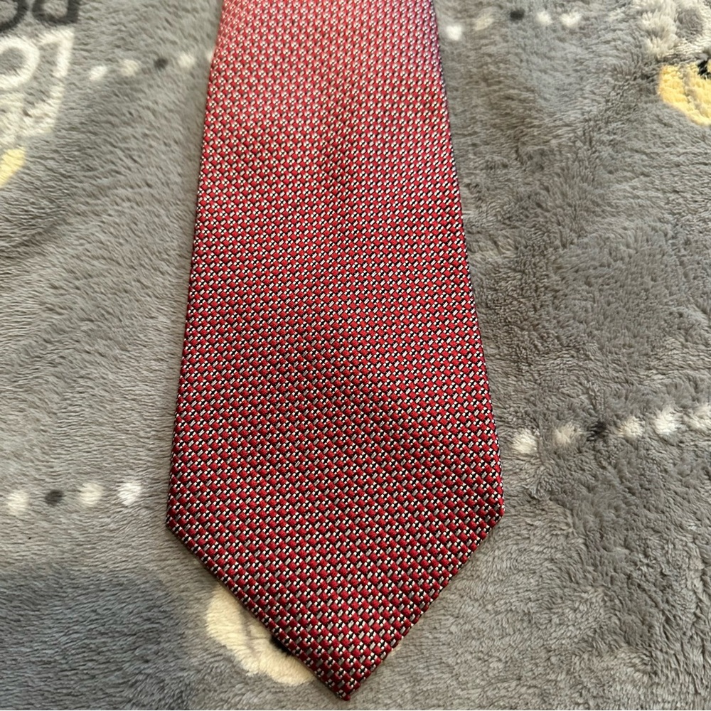 Geoffrey Beene 100% Silk Printed Tie